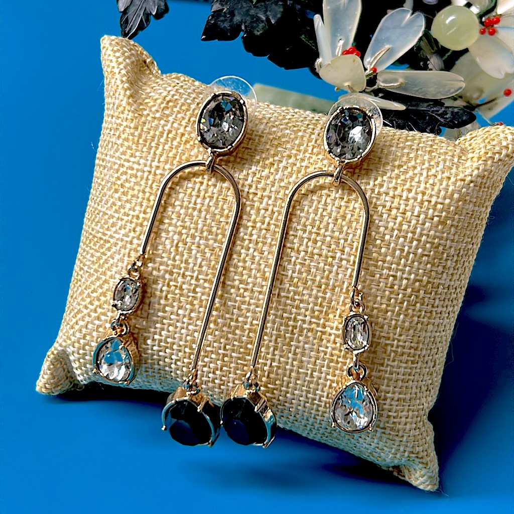 Nwotdangle Earrings 26$